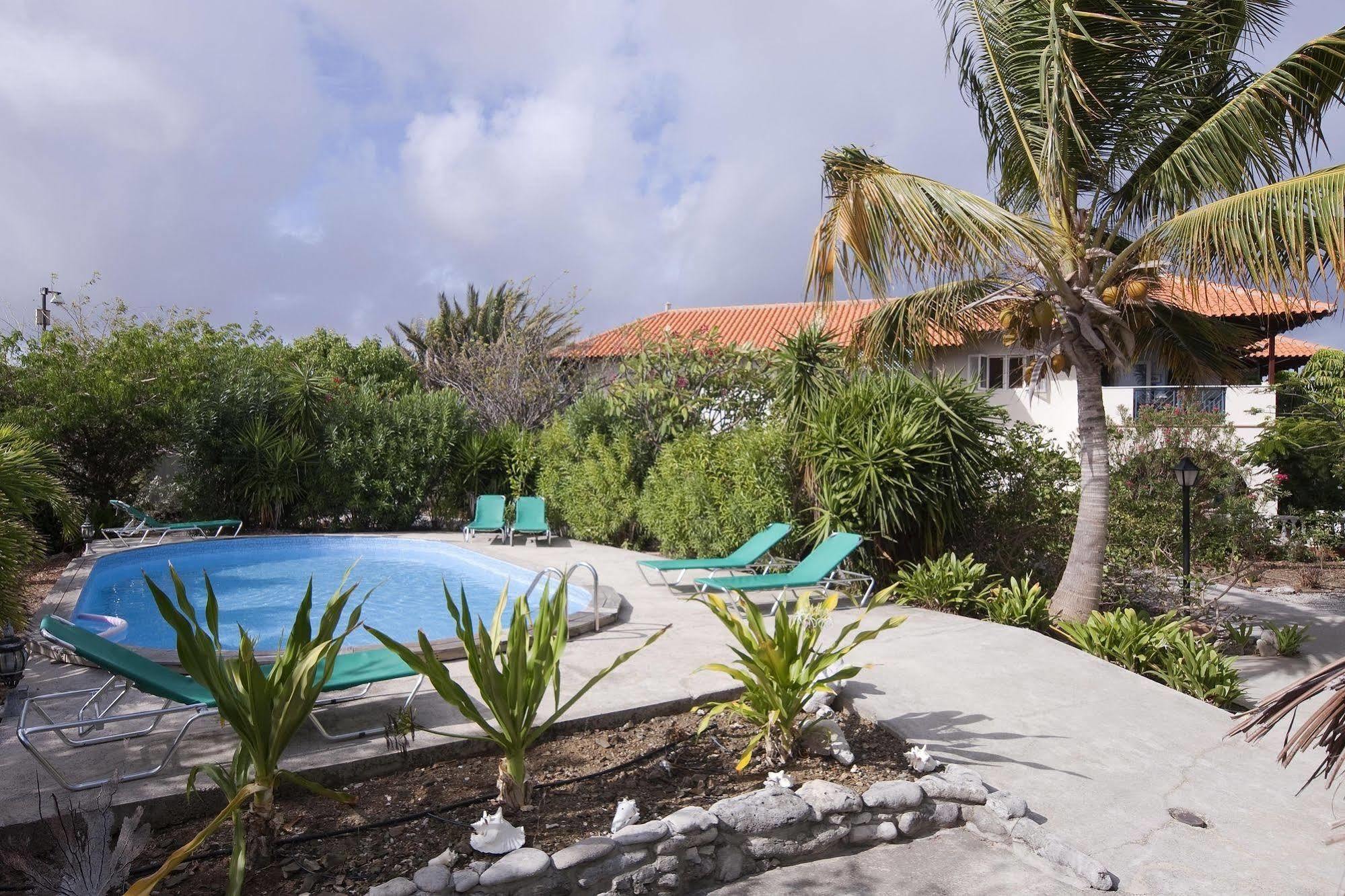 Apartment 1 And 5 In Windsock Beach Resort Bonaire Exterior foto